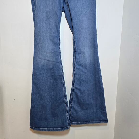 Free People Penny Pull-On Flare Jeans Size 30 Blue Stretch Boho Bell Bottom - Picture 5 of 9